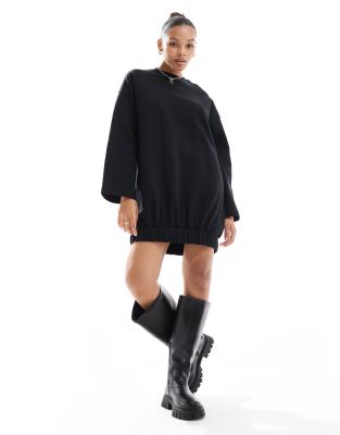 ASOS DESIGN - Minikleid aus Sweatshirt-Stoff in Schwarz mit Cocoon-Ärmeln