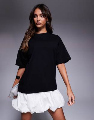 ASOS DESIGN - Minikleid im schwarzweißen 2-in-1-Look mit Ballonsaum und T-Shirt-Bunt