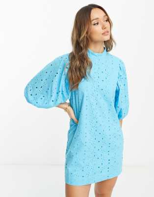 ASOS DESIGN - Minikleid in Blau mit Lochmuster und Puffärmeln