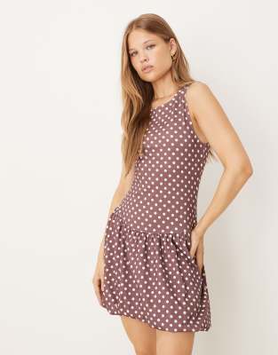 ASOS DESIGN - Minikleid in Braun gepunktet mit Ballonsaum-Bunt