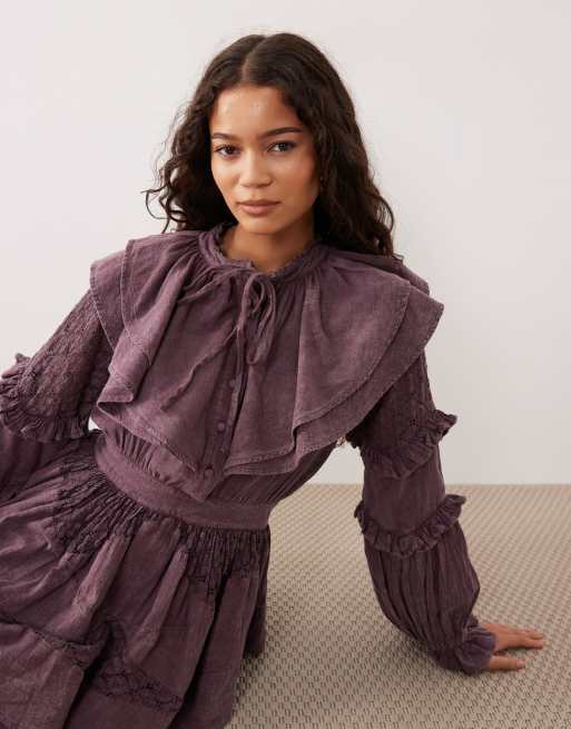 ASOS DESIGN – Minikleid in Burgunderrot mit gesmokter Taille, Rüschendetail und Spitzeneinsätzen, 2 von 4