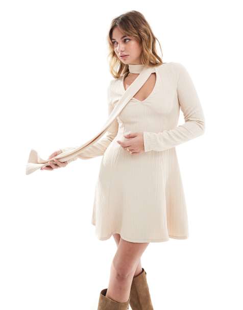 ASOS DESIGN – Minikleid in Creme mit Schaldetail und V-Ausschnitt - view 1