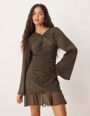 ASOS DESIGN - Minikleid in dunklem Oliv mit gerafftem Oberteil-Grün