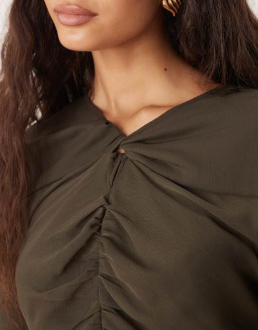 ASOS DESIGN – Minikleid in dunklem Oliv mit gerafftem Oberteil, 2 von 4