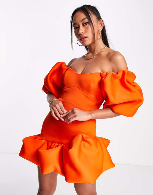 ASOS DESIGN Minikleid in Flammenorange mit Carmenausschnitt und stark gebauschten Armeln und Rockteil