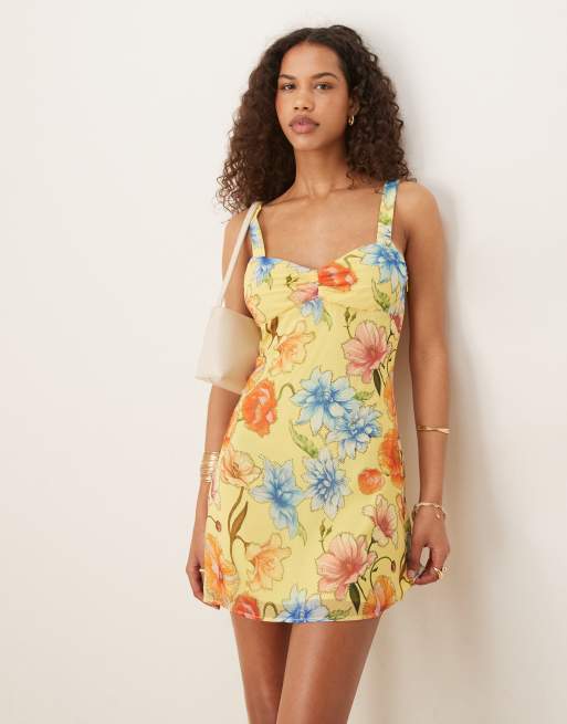 ASOS DESIGN – Minikleid in Gelb geblümt mit Schnürung am Rücken, 4 von 4