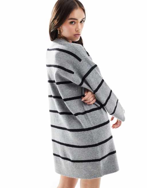 ASOS DESIGN – Minikleid in Grau gestreift mit Rundhalsausschnitt und breiten Bündchen, 2 von 4