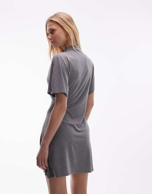 ASOS DESIGN – Minikleid in Grau meliert mit Stehkragen und Fledermausärmeln, 3 von 4