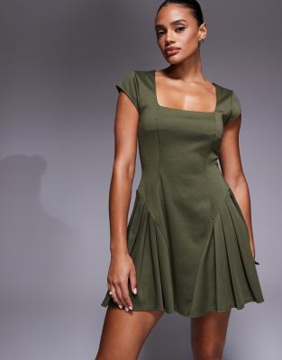 ASOS DESIGN - Minikleid in Khaki mit Godet-Einsatz-Grün