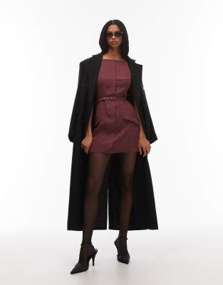 ASOS DESIGN - Minikleid in Maulbeere mit U-Boot-Ausschnitt und Gürtel-Rot