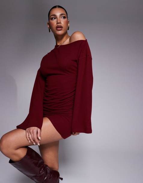 ASOS DESIGN – Minikleid in Rot mit abfallenden langen Ärmeln und asymmetrischem Saum - view 1