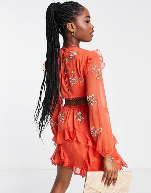 ASOS DESIGN – Minikleid in Rot mit kreisförmigem Besatz und Blumenverzierung, 2 von 4
