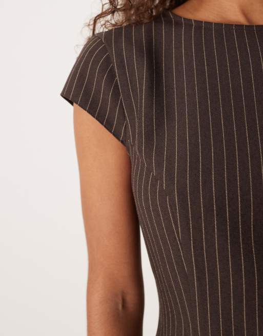ASOS DESIGN – Minikleid in Schokobraun mit Kappärmeln und Nadelstreifen, 2 von 4