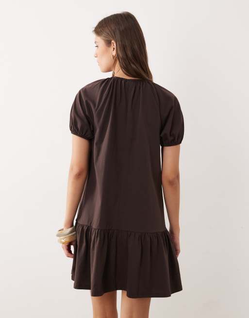 ASOS DESIGN – Minikleid in Schokobraun mit Puffärmeln und gerafften Details, 4 von 4
