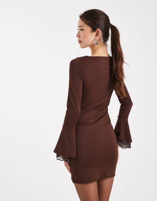 ASOS DESIGN – Minikleid in Schokobraun mit U-Boot-Ausschnitt und ausgestellten Ärmeln, 3 von 4