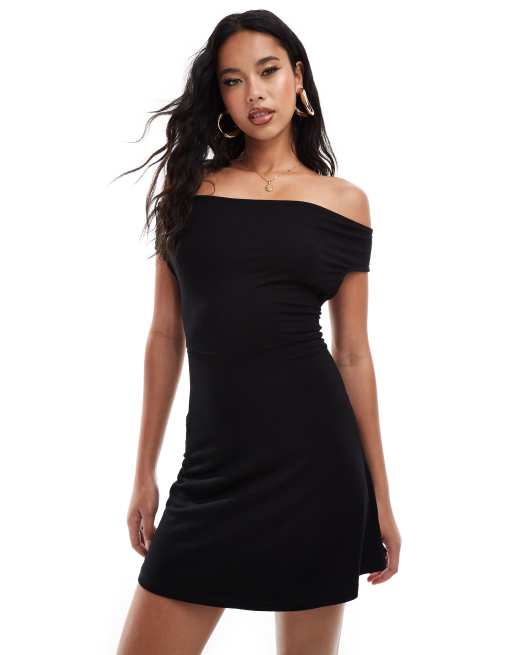 ASOS DESIGN – Minikleid in Schwarz mit Carmen-Ausschnitt, Zierausschnitt und schwingendem Rock