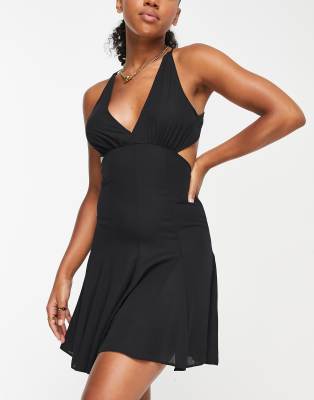 ASOS DESIGN - Minikleid in Schwarz mit Trägern und Godetrock