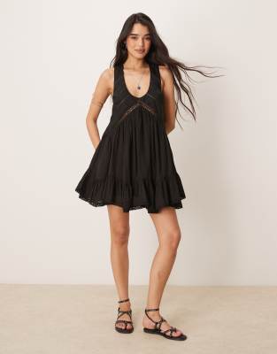 ASOS DESIGN - Minikleid in Schwarz mit Zipfelsaum und U-Ausschnitt