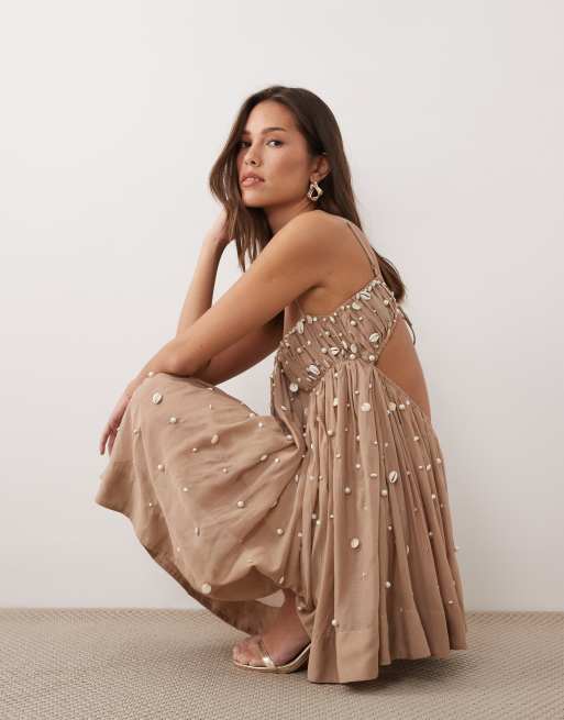 ASOS DESIGN – Minikleid in Taupe mit Muschelverzierung, 3 von 4