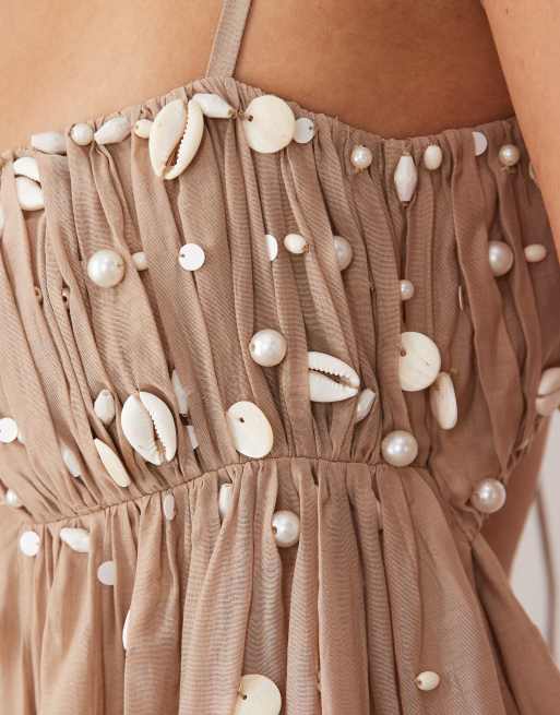 ASOS DESIGN – Minikleid in Taupe mit Muschelverzierung, 4 von 4