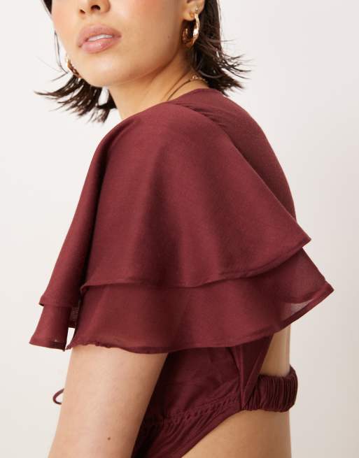ASOS DESIGN – Minikleid in tiefem Traubenrot mit V-Ausschnitt, Engelsärmeln und Cut-out, 3 von 4