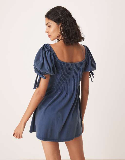 ASOS DESIGN – Minikleid in verwaschenem Indigoblau mit eckigem Ausschnitt und Biesen, 2 von 4