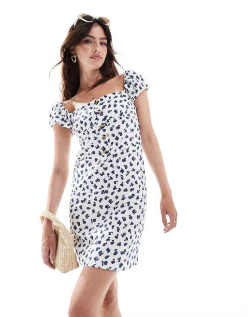 ASOS DESIGN – Minikleid in Weiß mit Blumenmuster, eckigem Ausschnitt, Puffärmeln und Knopfleiste vorne