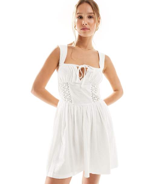 ASOS Design – Minikleid in Weiß mit eckigem Ausschnitt, geraffter Brust und Spitzeneinsätzen - view 1