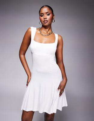 ASOS DESIGN - Minikleid in Weiß mit eckigem Ausschnitt