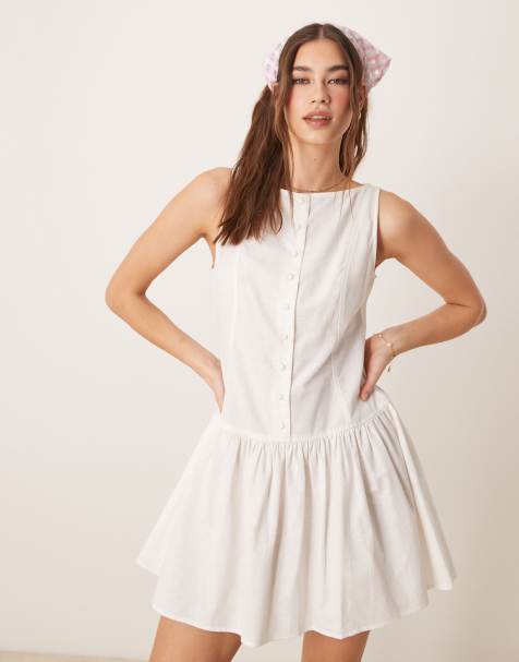 ASOS DESIGN – Minikleid in Weiß mit tiefer Taille, U-Boot-Ausschnitt und Knopfleiste - view 1