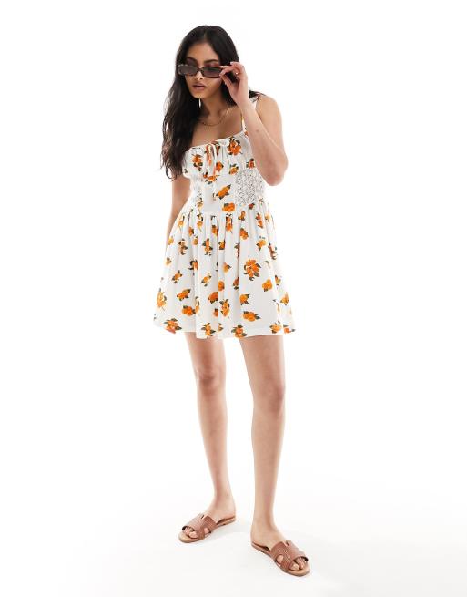ASOS DESIGN – Minikleid mit eckigem Ausschnitt, geraffter Brustpartie, Spitzeneinsätzen und Orangen-Fruchtmuster, 4 von 4