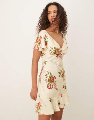 ASOS DESIGN - Minikleid mit Flatterärmeln und Blumendruck-Bunt