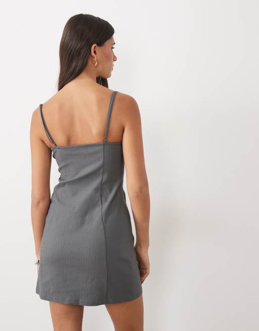 ASOS DESIGN Minikleid mit Nadelstreifen und Spitzendetail im Bustier-Stil in Schiefergrau, 3 von 4