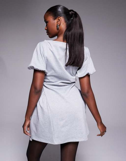 ASOS DESIGN – Minikleid mit Puffärmeln, Godet-Einsatz an der Hüfte und Nadelstreifen, 4 von 4