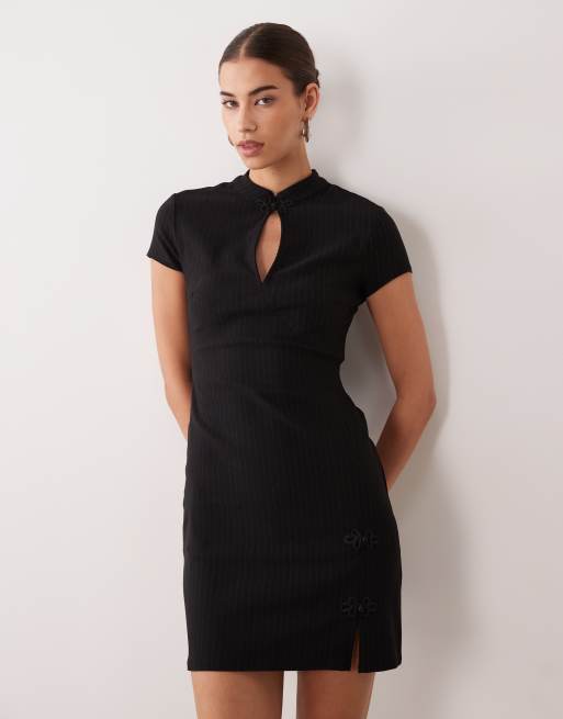 ASOS DESIGN Minikleid mit Stehkragen in Schwarz mit Nadelstreifen, 2 von 4