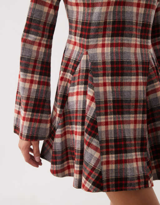 ASOS DESIGN Minikleid mit Stehkragen, tailliert und Godet in Rot kariert, 3 von 4