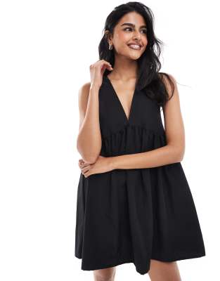 ASOS DESIGN - Minikleid zum Reinschlüpfen in Schwarz mit V-Ausschnitt-Black