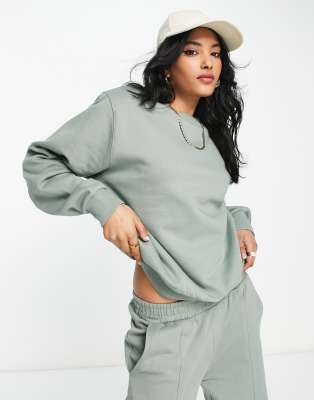 ASOS DESIGN - Minimal - Oversize-Sweatshirt mit Schulterpolstern in Moosgrün