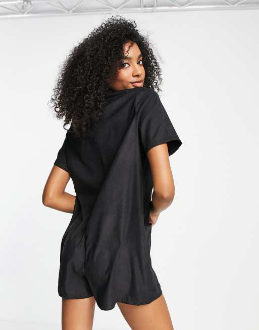 ASOS DESIGN - Minimalistische playsuit met rits aan de voorkant in zwart cupro, 4 van 4