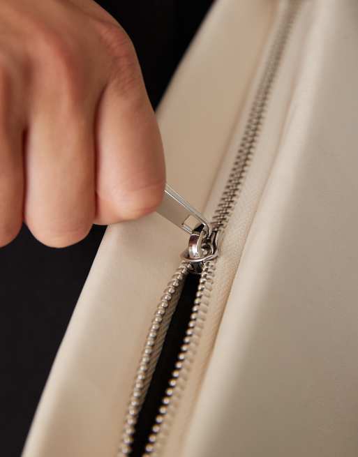 ASOS DESIGN – Minimalistische Schultertasche im Stil der 90er in Steinbeige, 3 von 4