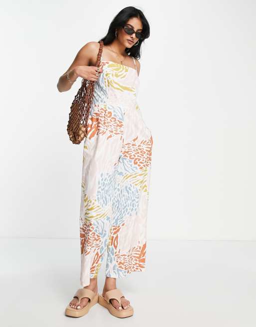 ASOS DESIGN – Minimalistischer Jumpsuit mit Knöpfen, Rückenausschnitt und Marmormuster