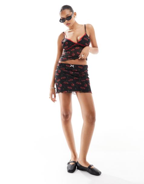 ASOS DESIGN – Minirock in Schwarz aus Netzstoff mit Kirschmuster, Kombiteil - view 1
