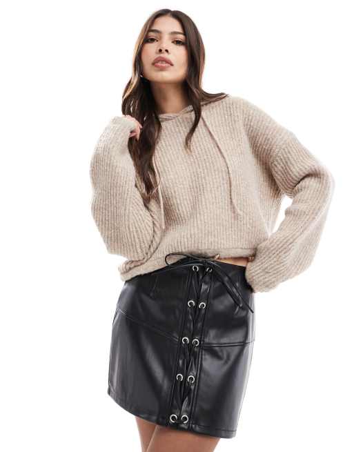 ASOS Design – Minirock in Schwarz mit Lederoptik und Schnürung vorn