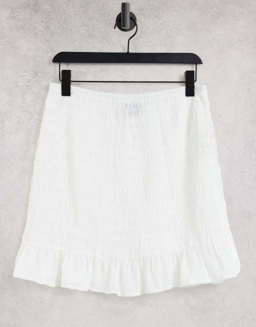 ASOS DESIGN - Minirok van kreukelstof met smokwerk in wit, 2 van 4