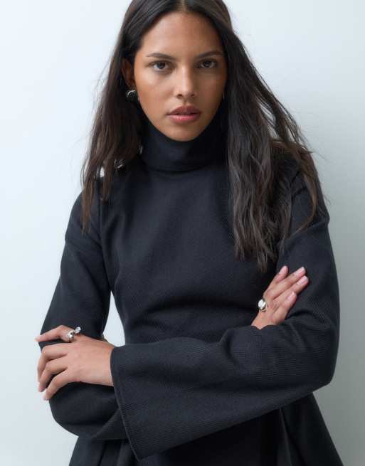 ASOS DESIGN minivestido de sastre con cuello chimenea y godets en sarga texturizada negra, 3 de 5