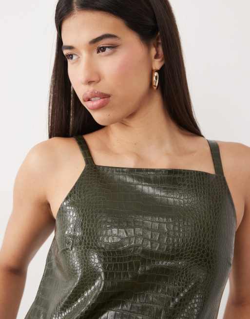 ASOS DESIGN Minivestido recto de PU efecto cocodrilo en caqui, 3 de 4
