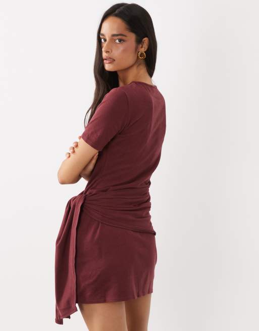 ASOS DESIGN - minivestido supersuave con lazada lateral en burdeos, 3 de 4