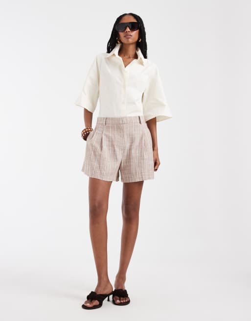 ASOS DESIGN – Minkfärgade, randiga, figursydda shorts i linnemix med a-linjeformad design, 3 av 5
