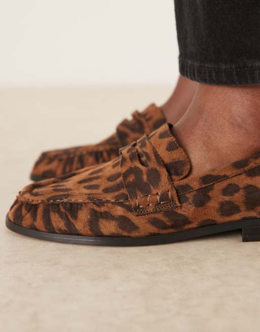 ASOS DESIGN – Minnie – Leopardmönstrade loafers i mockaimitation med rynkad detalj, 2 av 4