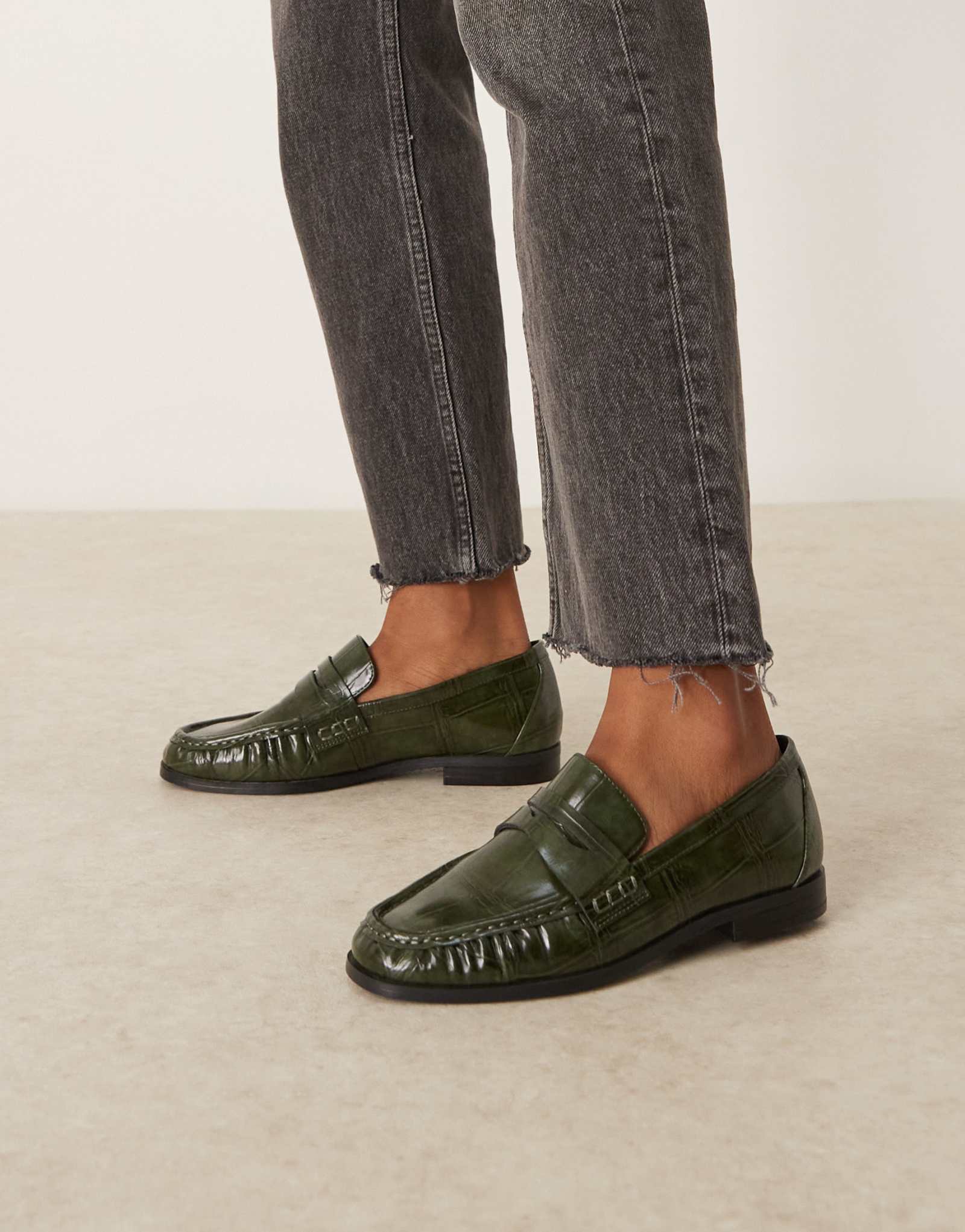 Мокасины ASOS DESIGN с оборками Minnie из зеленого крокодила